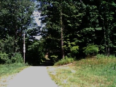 Facing north on footpath leading to Hart's Woods Marker image. Click for full size.