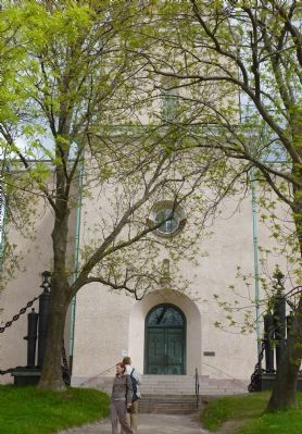 Suomenlinna Church - its entrance adorned with antique ordnance from the island's old fortifications. Click for full size. Suomenlinna Church - its entrance adorned with antique ordnance from the island's old fortifications image. Click for full size.