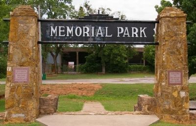 Memorial Park Gate image. Click for full size.