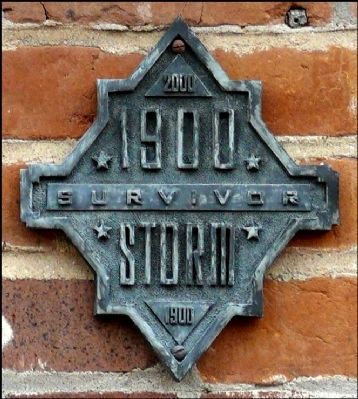 Plaque Showing this Building Survived Galveston's 1900 Storm image. Click for full size.