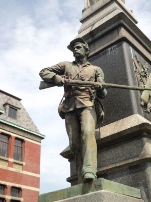 Soldier on Monument image. Click for full size.