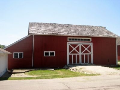 English three-bay barn image. Click for full size.