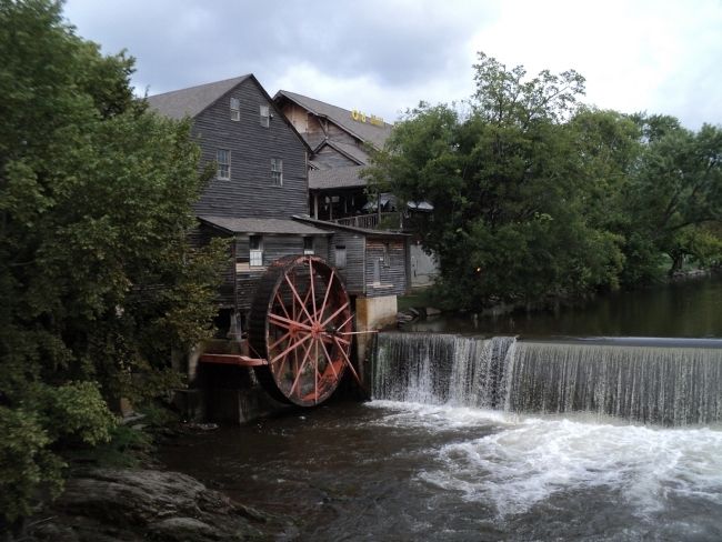 Old Pigeon Forge Mill image. Click for full size.
