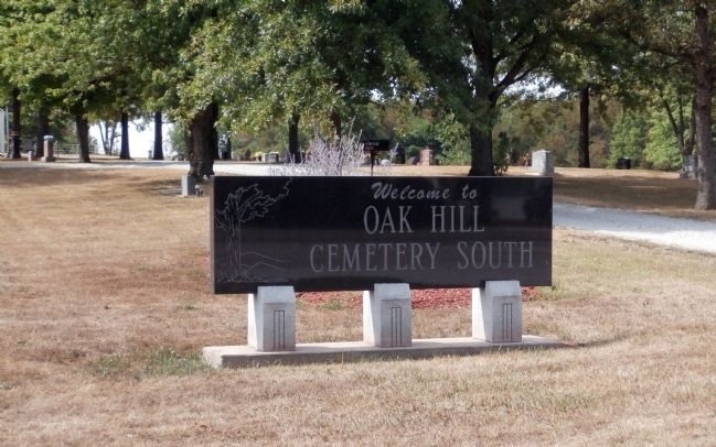 Sign - - " Oak Hill Cemetery South " image. Click for full size.