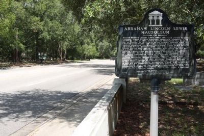 Abraham Lincoln Lewis Mausoleum Marker along Moncrief Road,looking north image. Click for full size.