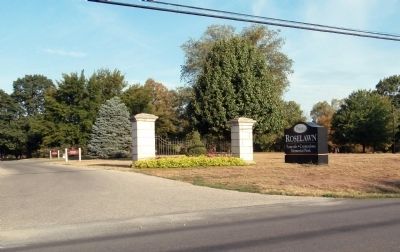 Roselawn Cemetery - Entrance image. Click for full size.