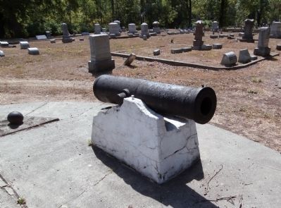 Right Cannon - - (No markings noted.) image. Click for full size.