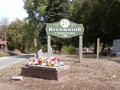 Sign - - " Riverside Cemetery " image. Click for full size.
