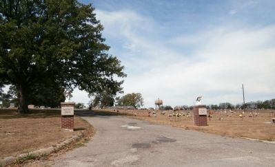 Entrance - - Walnut Grove Cemetery image. Click for full size.