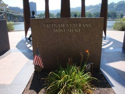 Vietnam Veterans Monument image. Click for full size.