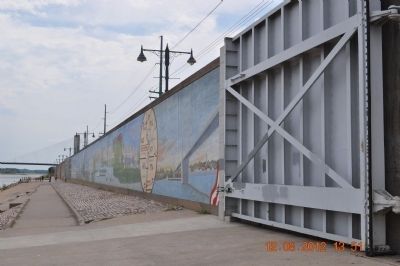 Cape Girardeau Flood Wall image. Click for full size.