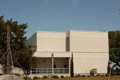 Grice Marine Laboratory south-side entrance image. Click for full size.