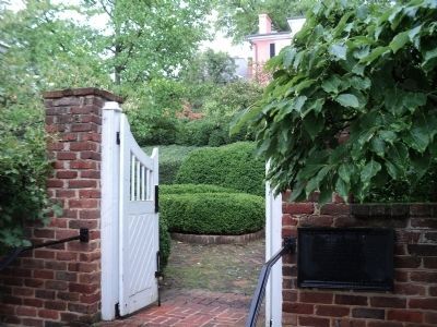 Marker in Staunton image. Click for full size.