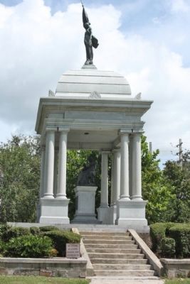The Monument to Women of the Southern Confederacy southside view image. Click for full size.