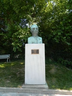 Robert Alphonso Taft Bust image. Click for full size.