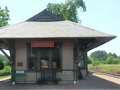 Queponco Railway Station image. Click for full size.