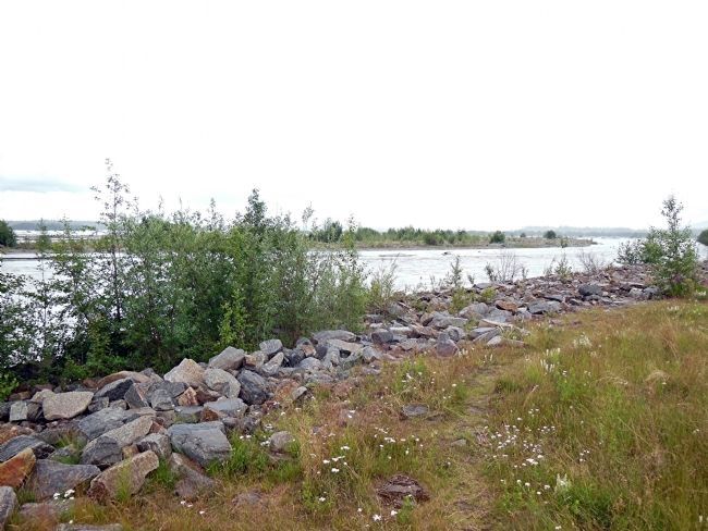 Tanana River, view northeast (toward Fairbanks), near marker image. Click for full size.