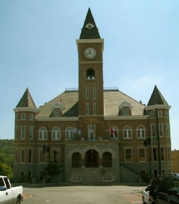 Historic Washington County Courthouse image. Click for full size.
