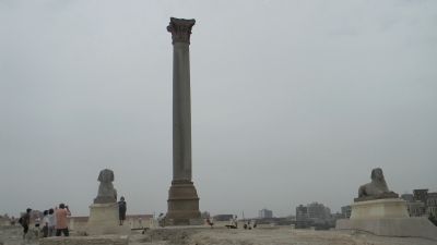 Pompey's Pillar and sphinxes image. Click for full size.