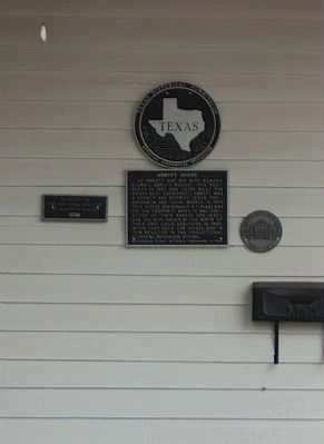 Abbott House Marker, also included Recorded Texas Historic Landmark Medallion (r) image. Click for full size.