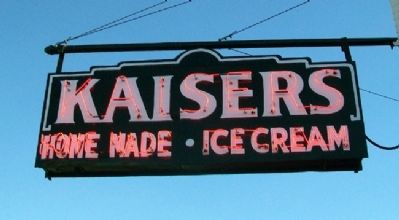 Kaiser's Ice Cream Parlour Sign image. Click for full size.