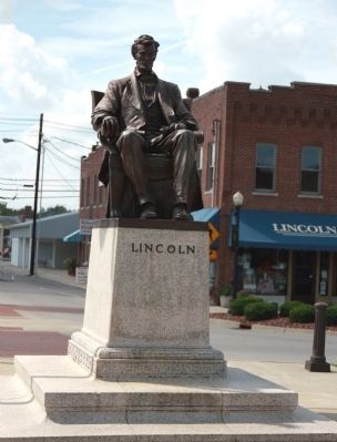 Abraham Lincoln - Statue image. Click for full size.