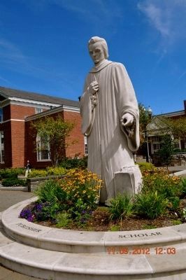 Noah Webster Statue created by Korczak Ziolkowski image. Click for full size.