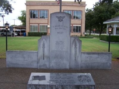 West Marker (L), City Hall and Veterans Memorial image. Click for full size.
