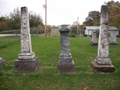 Looking East - - Hooker Cemetery image. Click for full size.