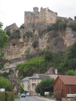 Chateau de Beynac above the town of Beynac-et-Cazenac. image. Click for full size.