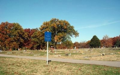 Full View - - (South Entrance Drive) Oakland Cemetery Marker image. Click for full size.