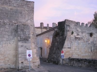 La Porte Saint Martin (exterior view) image. Click for full size.
