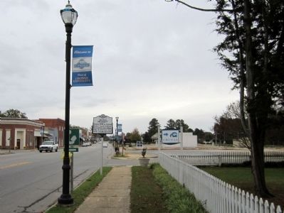 E Main St & University Dr. Click for full size. E Main St & University Dr image. Click for full size.