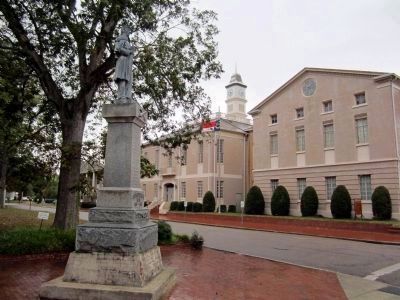 Bertie County Confederate Monument & Courthouse image. Click for full size.