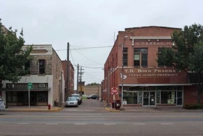 Bond's Alley and Marker. Click for full size. Bond's Alley and Marker image. Click for full size.
