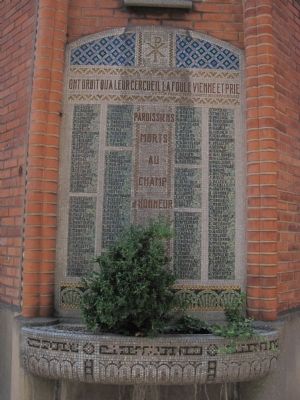 Memorial to the Dead of WWI on the wall of Eglise Saint-Jean-lEvangliste image. Click for full size.