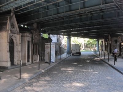 Le cimetiere Montmartre image. Click for full size.