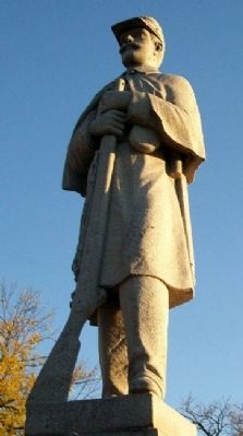 Civil War Memorial Statue image. Click for full size.