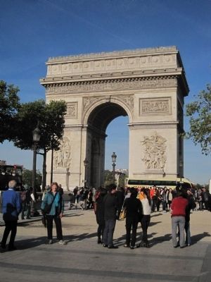 The Arc d'Triomphe in Place de Charles de Gaulle. Click for full size. The Arc d'Triomphe in Place de Charles de Gaulle image. Click for full size.