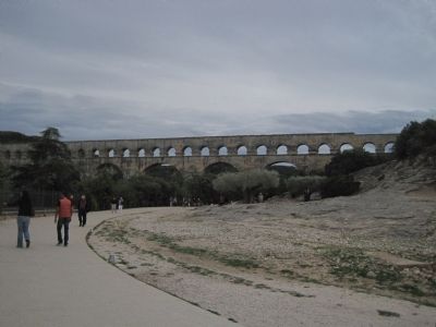 Pont du Gard image. Click for full size.