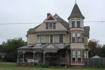Davis Home and marker, seen in 2012 in derelict condition image. Click for full size.
