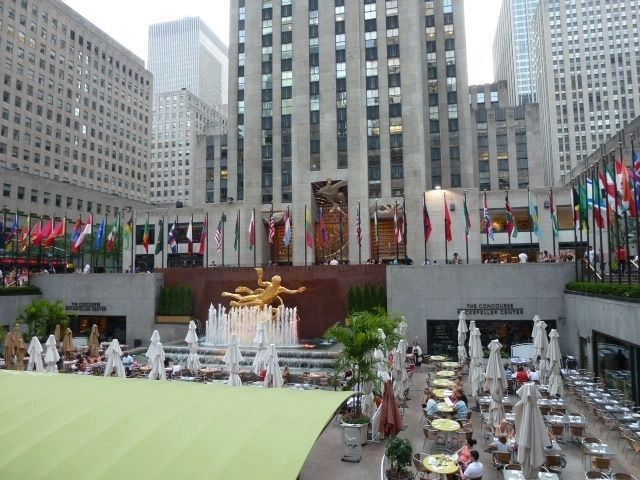 Fountain at 30 Rockefeller Plaza - "30 Rock" image. Click for full size.