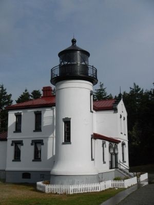Admiralty Head Lighthouse. Click for full size. Admiralty Head Lighthouse image. Click for full size.