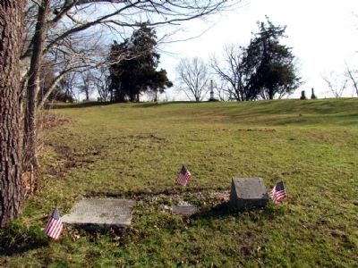 Marker with Cemetery in Background image. Click for full size.