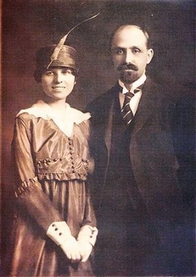 Juan Ramn Jimnez and his wife Zenobia Camprub image. Click for full size.