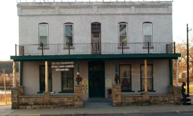 The Old Commercial Hotel and Markers image. Click for full size.