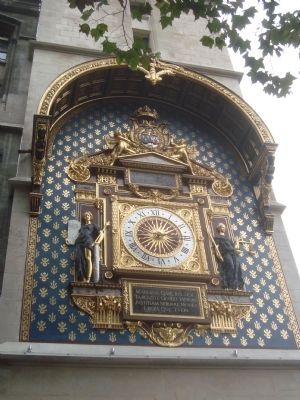Clock on La Conciergerie image. Click for full size.