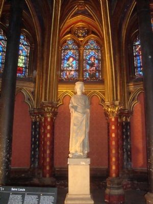 Statue of Saint Louis (Louis IX) in the lower level of Sainte-Chapelle image. Click for full size.