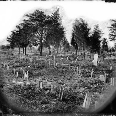 Graves of Confederate soldiers in Oakwood Cemetery, with board markers. image. Click for full size.