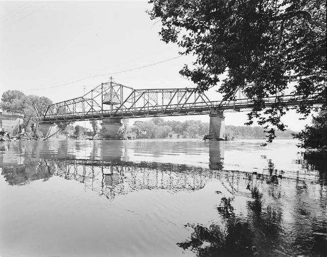 (Old) Gianella Bridge - View to Southeast, oblique view of upstream side of bridge image. Click for full size.